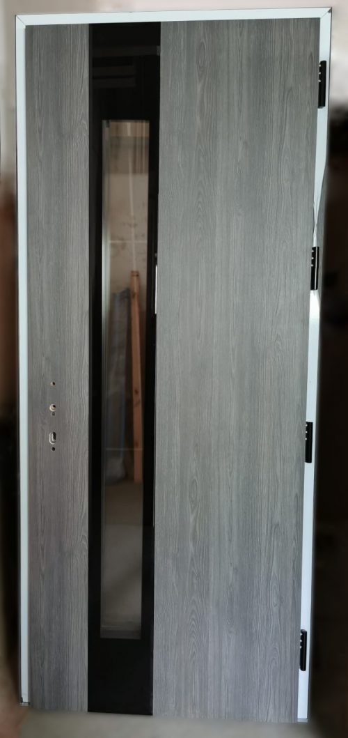 Moderna dizaina metāla ārdurvis mājai WIENER 2. Metāla durvis ar silto slieksni.